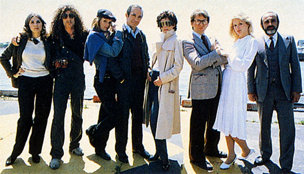 Elenco do filme, com Dorothy num look meio Debbie Harry do Blondie