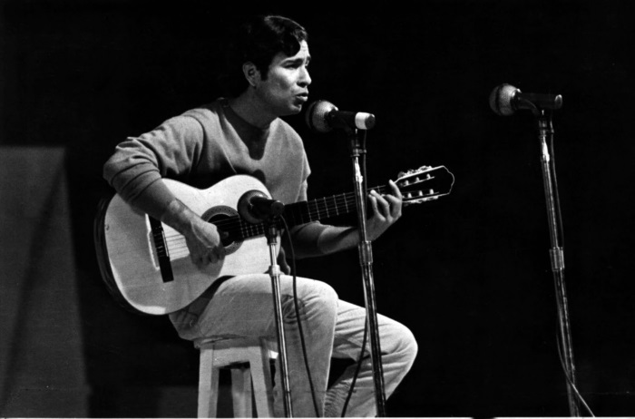 Cantor e compositor paraibano, um dos ícones na luta contra a ditadura, autor do hino 