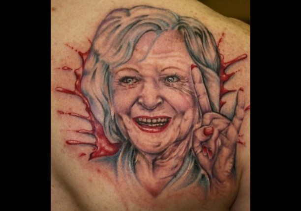 Era para ser uma Betty White sussa, mas o resultado foi essa coisa bizarra aqui :( medo