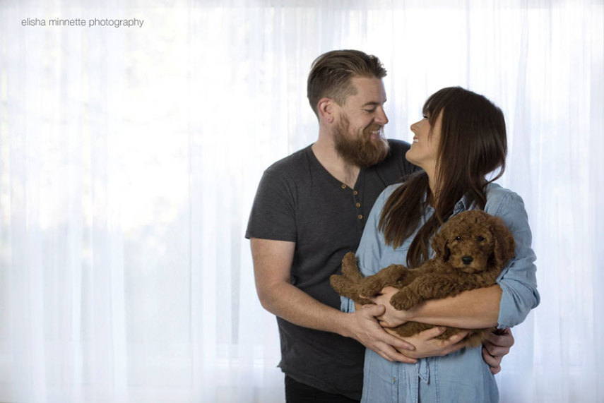 O casal Abby Lee e Matt Kay fizeram um ensaio com o cachorro deles