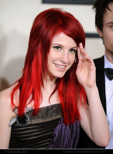 Hayley Williams, a energética vocalista do grupo Paramore, nasceu loirinha da Silva. Mas aí, a adolescência chegou e ela escolheu o ruivo pra ser sua cor.