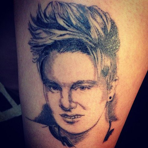 Não tem nem como te defender, amiga, depois de tatuar um luan esquisito desses