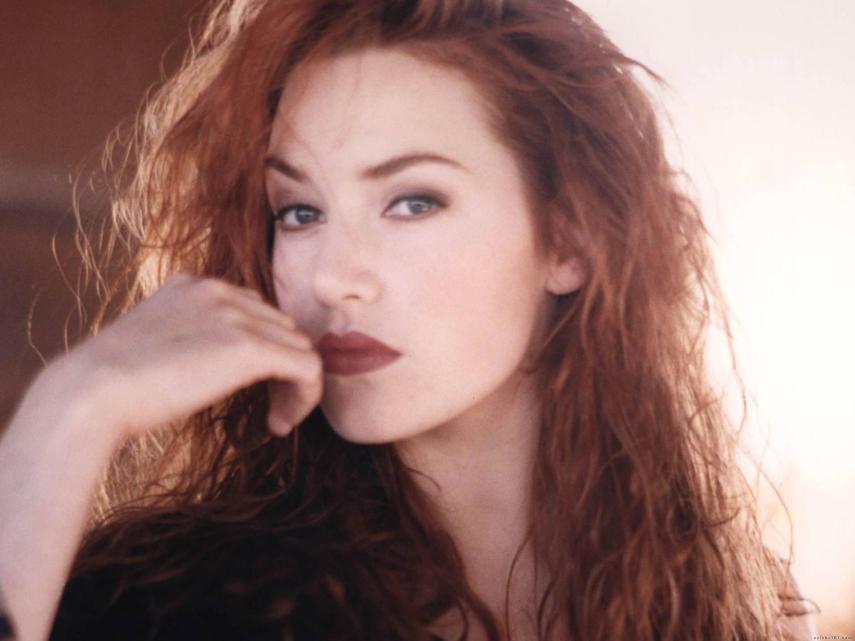 A atriz é loira mas ficou ruiva pra alguns papéis em filmes como 