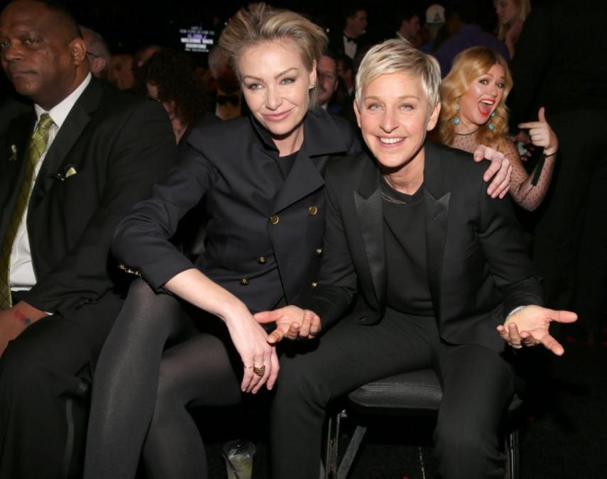 Imagina a cara da Ellen DeGeneres quando viu esse photobomb da Kelly Clarkson?