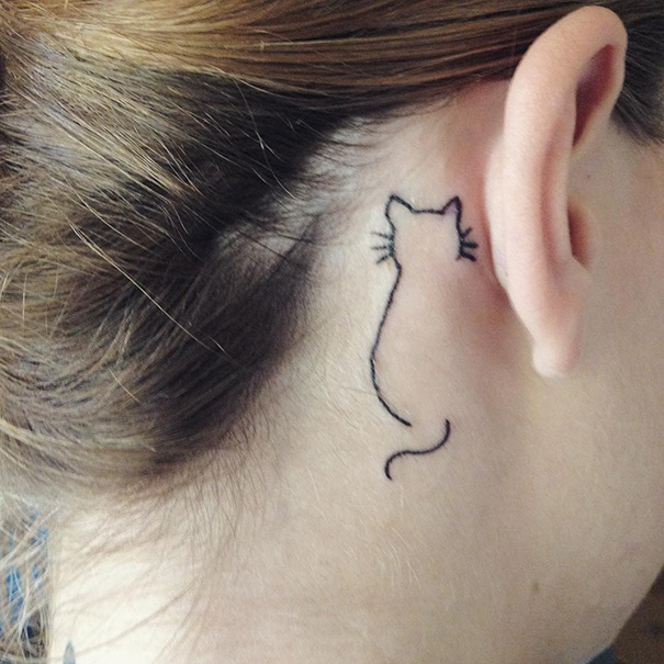 Acho que eu vi um gatinho... Tatuagens minimalistas de gatos para você se inspirar