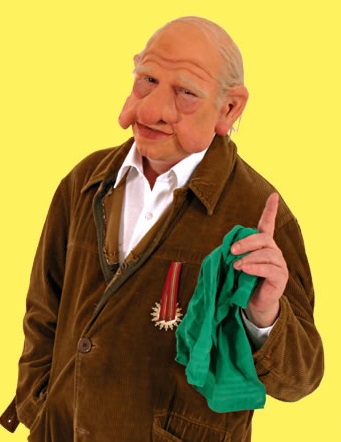Personagem da <i>Escolinha Muito Louca</i>, da Band, parece um Fofão mais humano.