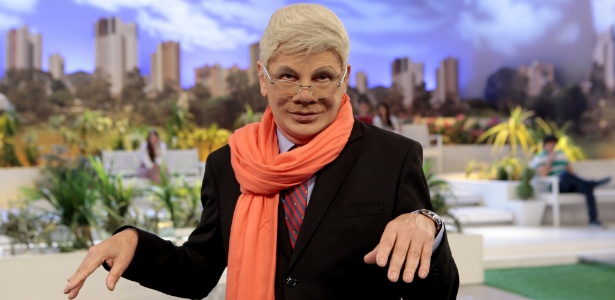Uma imitação clara do falecido <b>Clodovil Hernandes</b>, que deixa o ator alguns anos mais jovem.