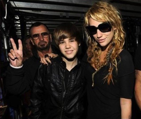 Era para ser uma foto do Justin e da Kesha, mas o Ringo quis porque quis marcar presença.