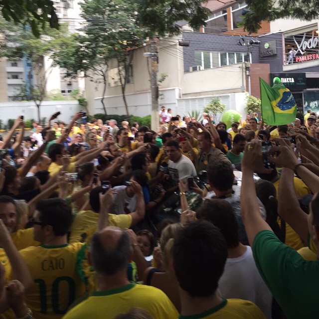 Aliás, nós queremos dar um furo de reportagem aqui nessa galeria: boatos de que se a Dilma sair, quem assume é o Ronaldo