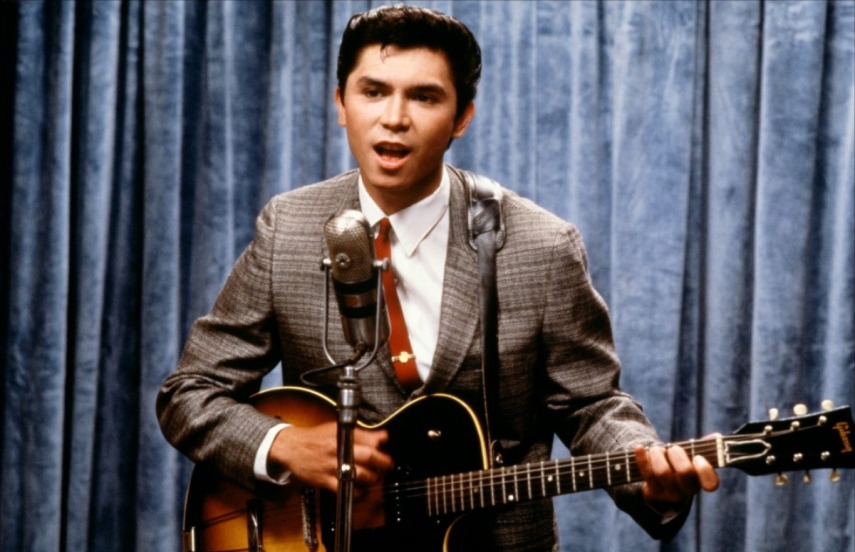 A cinebiografia do cantor Ritchie Valens (Lou Diamond Phillips), autor do hit dos anos 50 que dá nome ao filme, é um clássico que a Sessão da Tarde gostava de passar nos anos 90. A trilha era ótima!