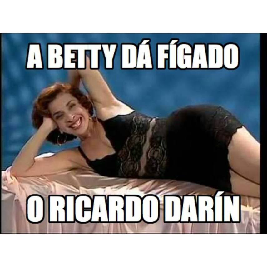 Pose de quem dá o fígado, né, Betty?