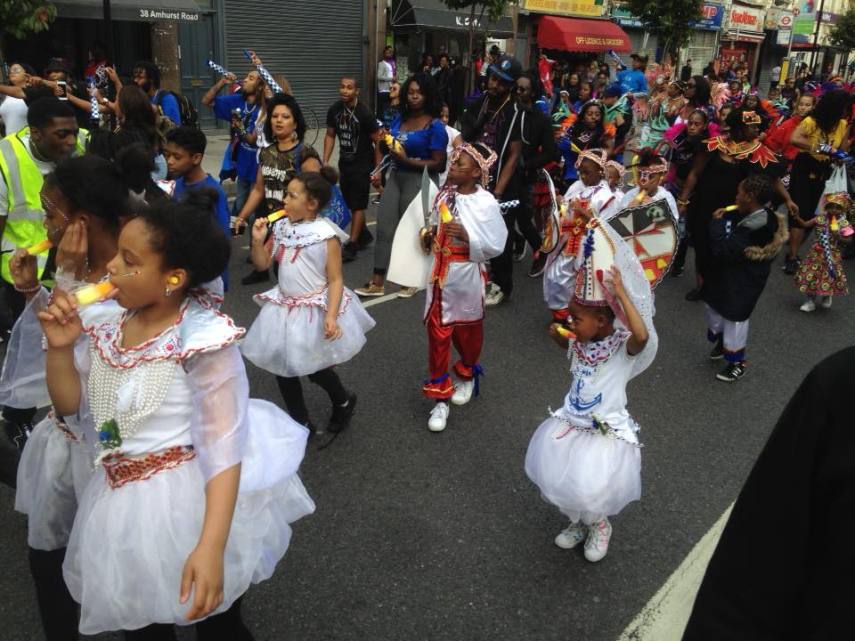 O carnaval de rua de Notting Hill é um doideira só