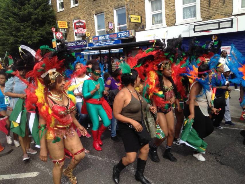 O carnaval de rua de Notting Hill é um doideira só
