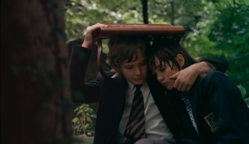 Mais uma obra sensível e romântica sobre a adolescência, ou a pré-adolescência. O romance entre um menino e uma garota aos 12 anos frequentou a Sessão da Tarde nos anos 80. Depois, sumiu da Globo