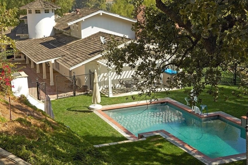 Certeza que aquelas fotos dela loka na piscina foram tiradas bem aí