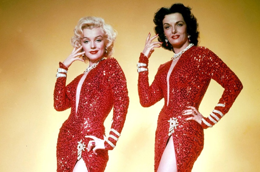 Até Marilyn Monroe foi estrela da Sessão da Tarde! Nos anos 70 e 80 a diva pintava nas tardes globais, no filme Como Agarrar um Milionário (53) e neste aqui, um musical estrelado pela loira em parceria com Jane Russell. Bons tempos!