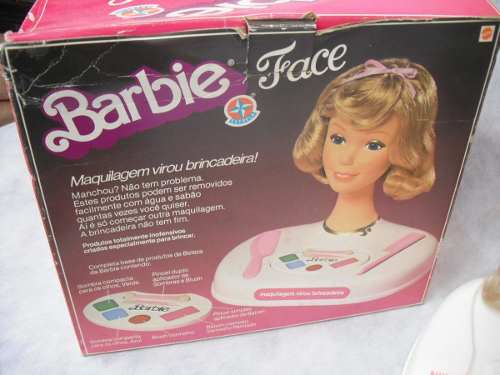 Para maquiar e pentear a sua boneca 
