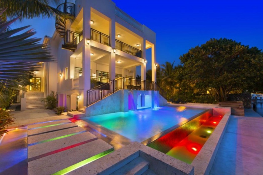 Apenas APAIXONADOS por essa casa good vibes do LeBron James. Imagina uma pool party aí?