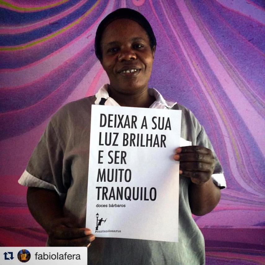A haitiana Enise se inspira na poesia de Caetano Veloso, Gilberto Gil, Gal Costa e Maria Bethânia para se adaptar ao Brasil