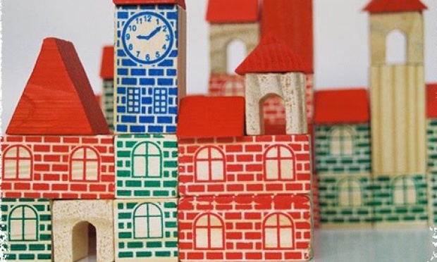 Blocos de montar para formar formava casinhas. Foi sucesso nos anos 80