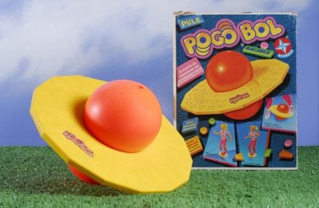 Quem nunca pulou com um Pogobol e teve os pés cheios de bolhas por causa dele? Sucesso absoluto dos anos 80