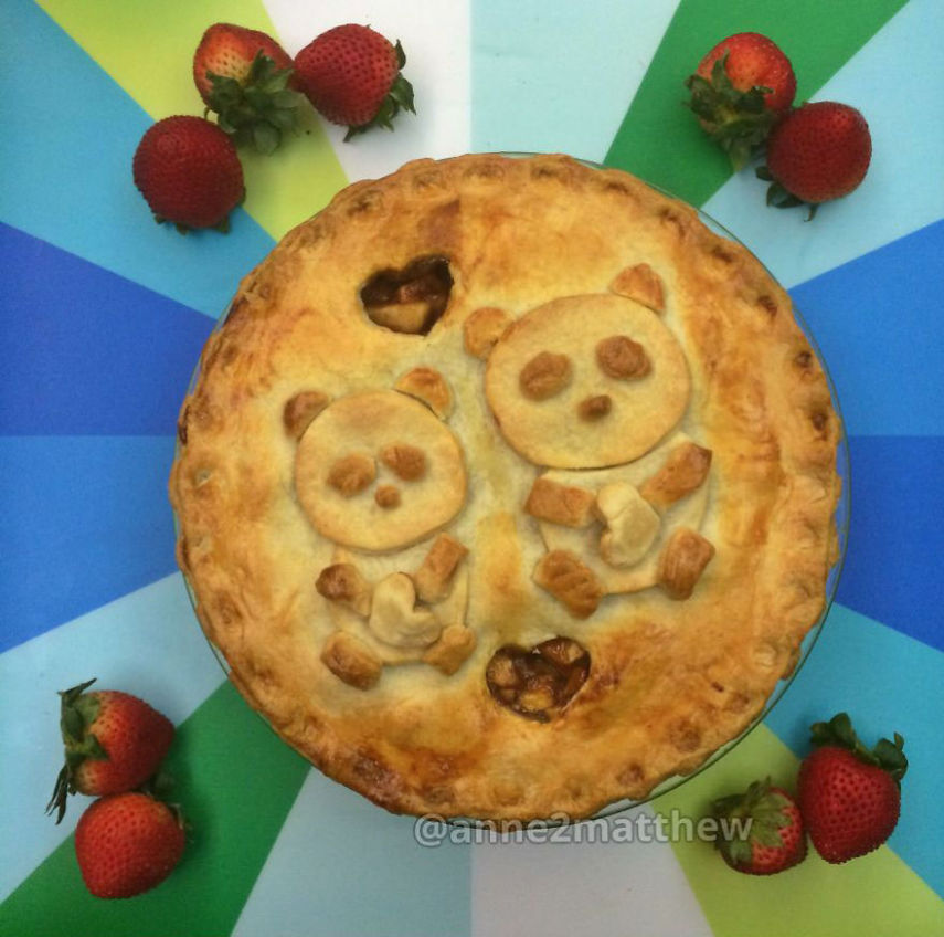 Mãe transforma a refeição dos quatro filhos em brincadeira fazendo pratos artísticos