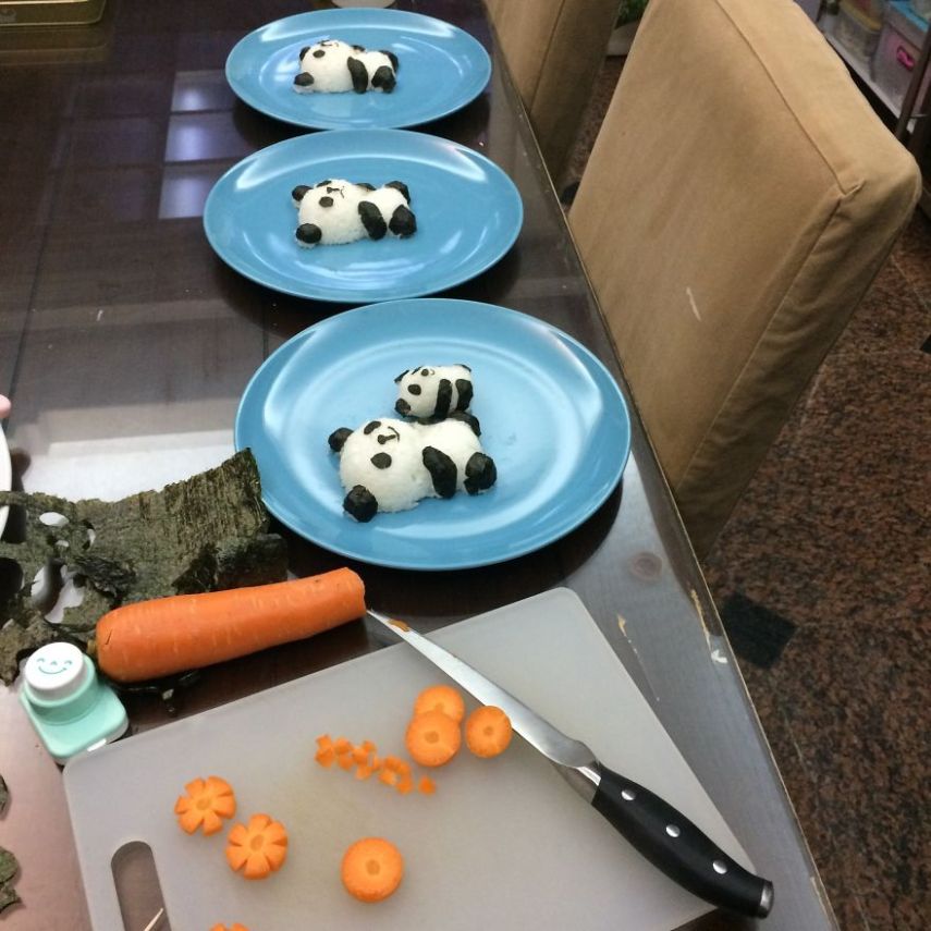 Mãe transforma a refeição dos quatro filhos em brincadeira fazendo pratos artísticos