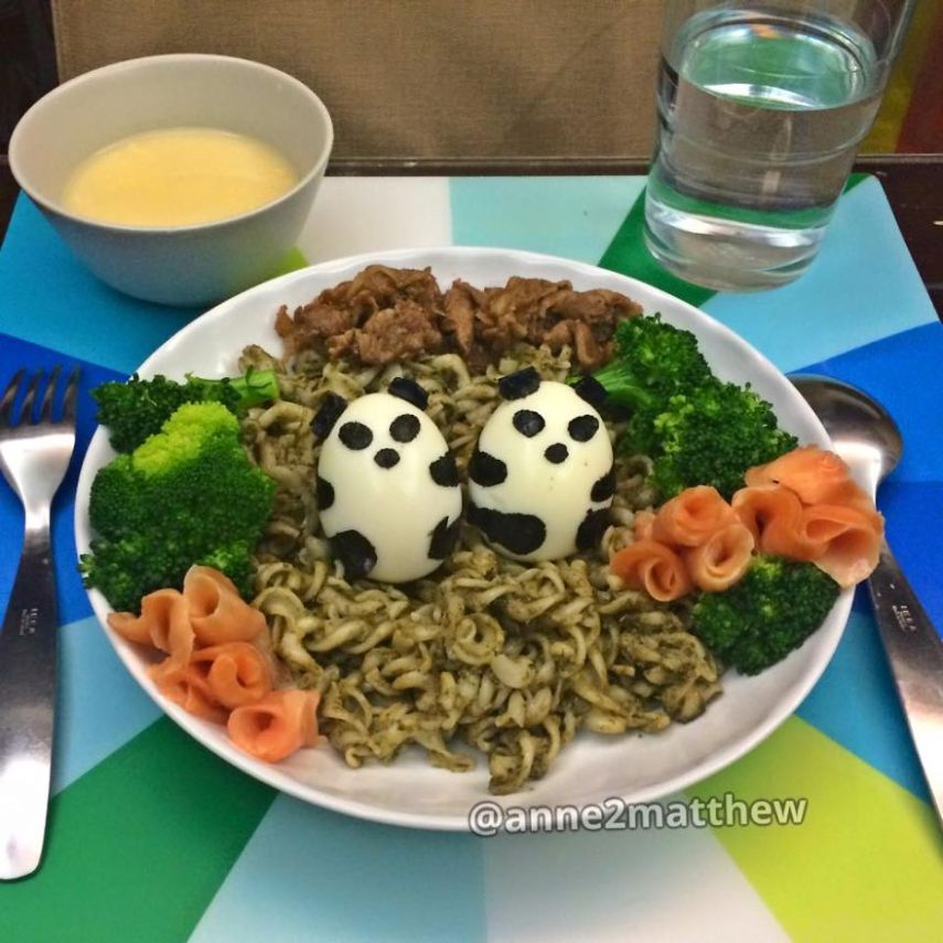 Mãe transforma a refeição dos quatro filhos em brincadeira fazendo pratos artísticos