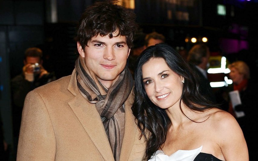 Ok, ok, ok! Tá bom que Ashton e Demi se separaram em novembro de 2011, mas quando ainda estavam  juntos (e foram 6 anos de casamento), o casal tinha um relacionamento aberto.  Isso porque, de acordo com a revista “Star Magazine”, a atriz é bissexual . “Ashton podia ter relações com outras mulheres, desde que ela também pudesse participar”, revelou uma fonte. Eles tinham regras e um acordo. O problema foi quando Demi descobriu de alguns casos secretos do ator, e ficou enfurecida
