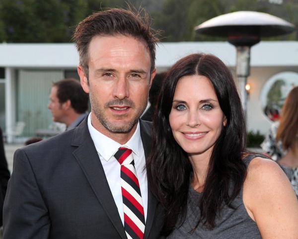 Há mais de 13 anos, Courteney e David começaram um lance meio romance nos bastidores de 