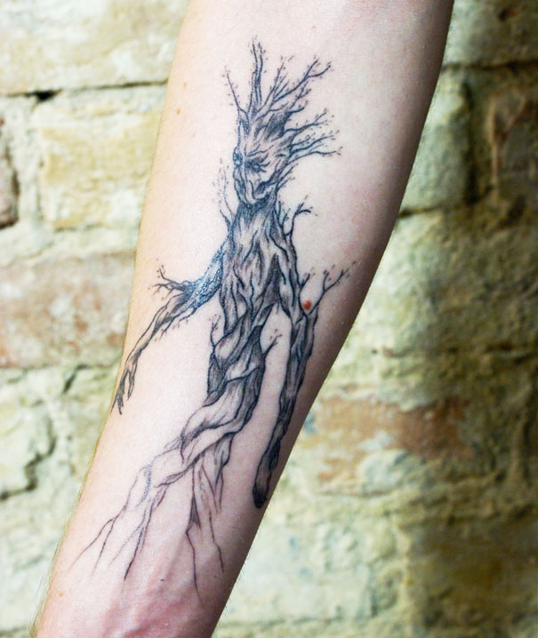 Holandesa faz lindas tatuagens de animais e suas linhas