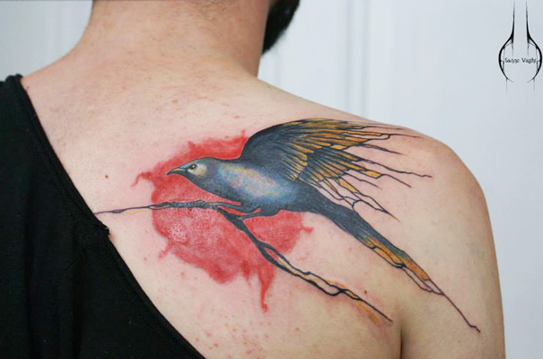 Holandesa faz lindas tatuagens de animais e suas linhas