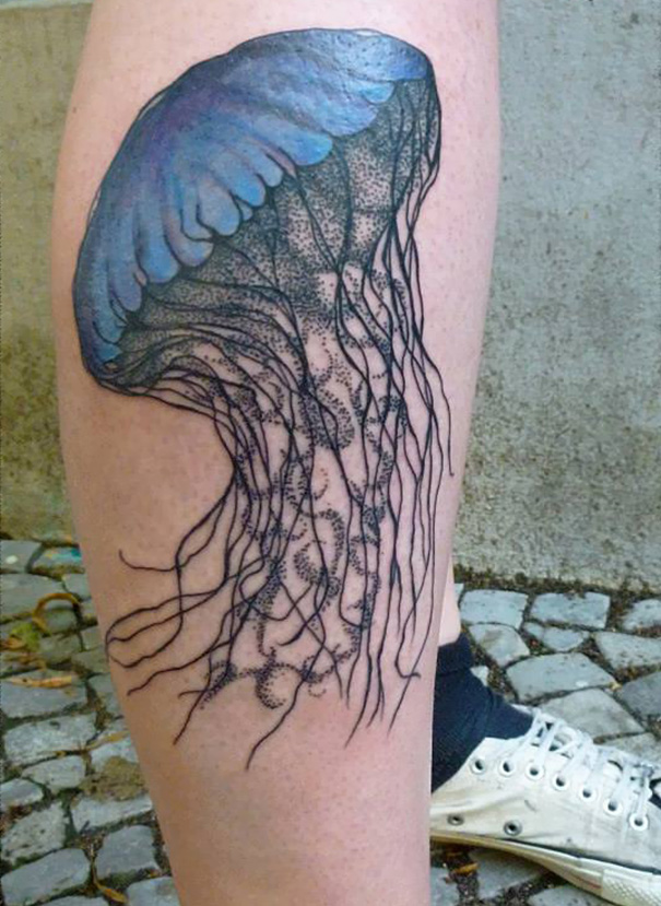 Holandesa faz lindas tatuagens de animais e suas linhas