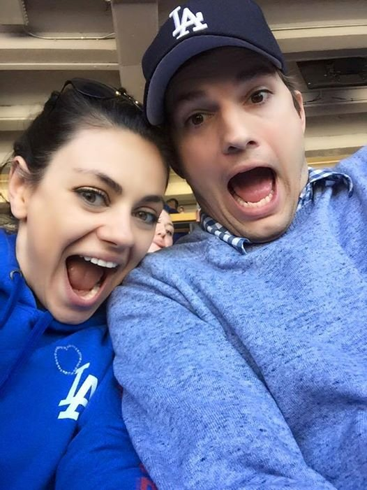 Mila Kunis e Ashton Kutcher se conheceram em 