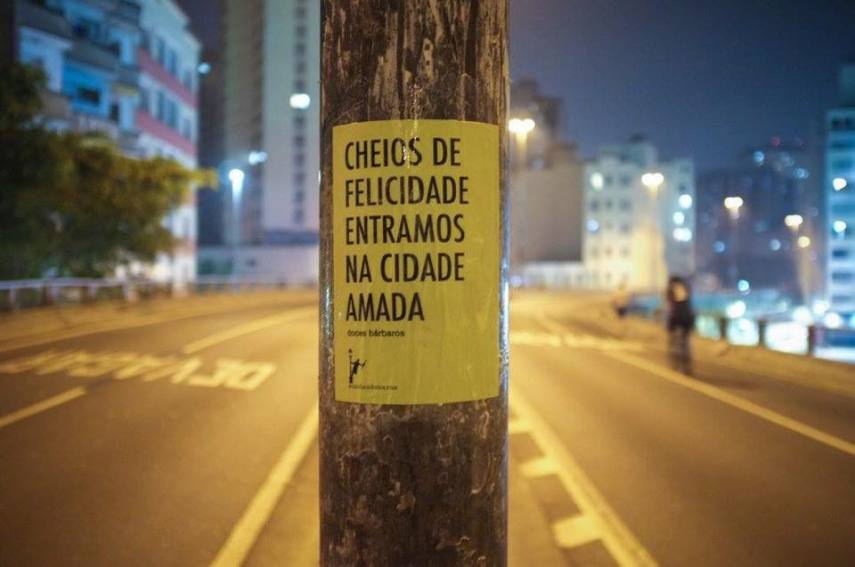 O primeiro lambe colado no Minhocão (SP)