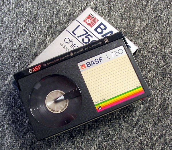 O Betamax era um formato de gravação caseiro similar ao VHS, nos anos 80. As fitas eram menores que as de VHS, e a Sony gastou uma dinheirama na campanha de promoção do formato. Nas locadoras de fitas de filme, as pessoas tinham de perguntar: 