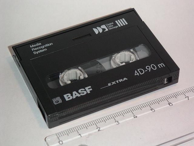 As fitas cassete de gravação digital, lançadas no fim dos anos 80, tinham boa qualidade de áudio, mas falharam no quesito popularidade em razão do preço alto tanto das fitas quanto dos players