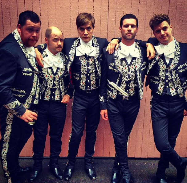 The Hives, de US$ 100 mil (R$ 390 mil) a US$ 149.999 (R$ 586 mil).
