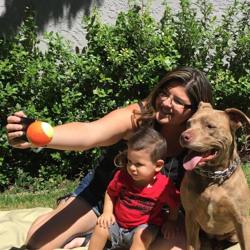 O inventor Jason Hernandez teve a ideia genial de colocar uma bolinha em cima da câmera do celular