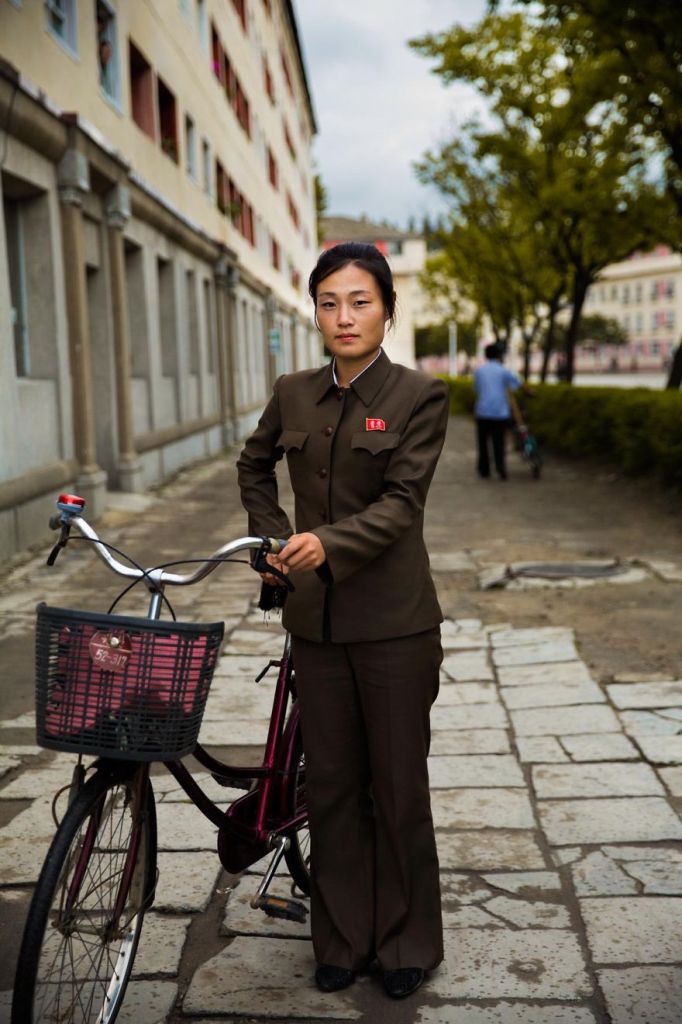 Mihaela Noroc viagou à Corei do Norte para fotografar a beleza e os estilo das mulheres locais