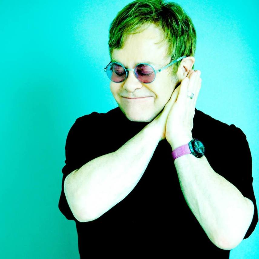 Elton John, US$ 1 milhão (R$ 3,94 milhões) e  US$ 1,5 milhã0 (R$ 5,92 milhões). 