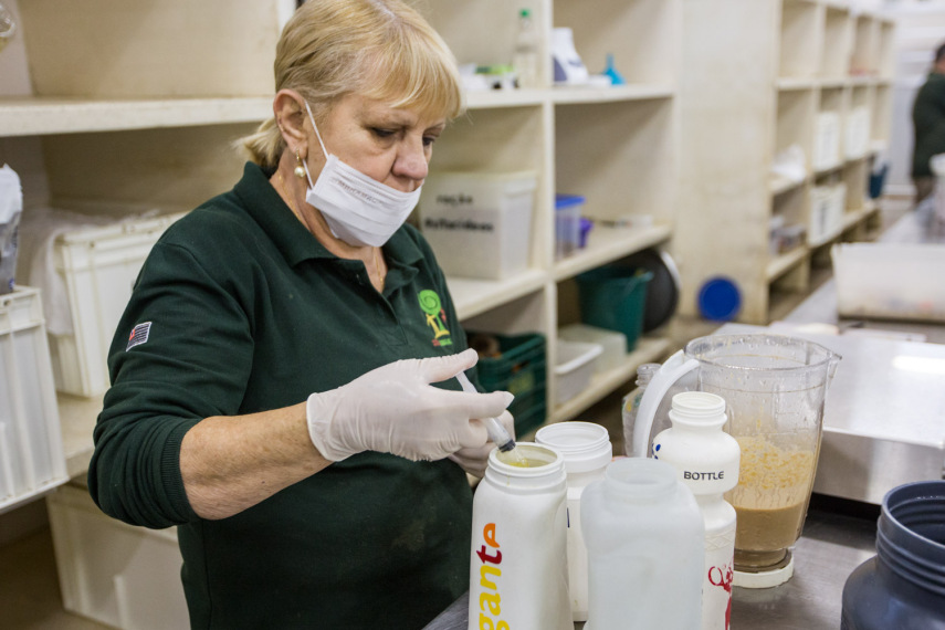 Tudo é medido para que não falte nada na alimentação dos animais