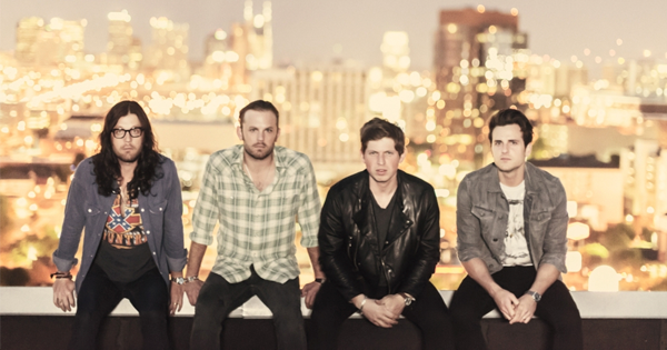 Kings Of Leon, entre  US$ 350 mil (R$ 1.374 milhão) e US$ 499.999 (R$ 1.964 milhão).