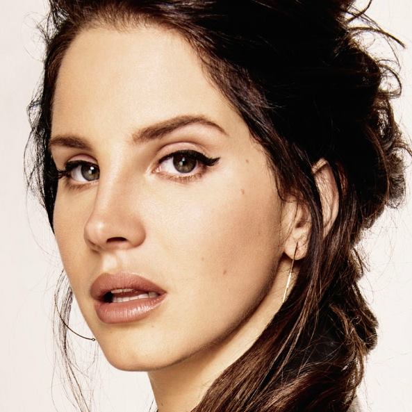 Lana Del Rey, entre US$ 250 mil (R$ 980) e US$ 349.999 (R$ 1.373 milhão).