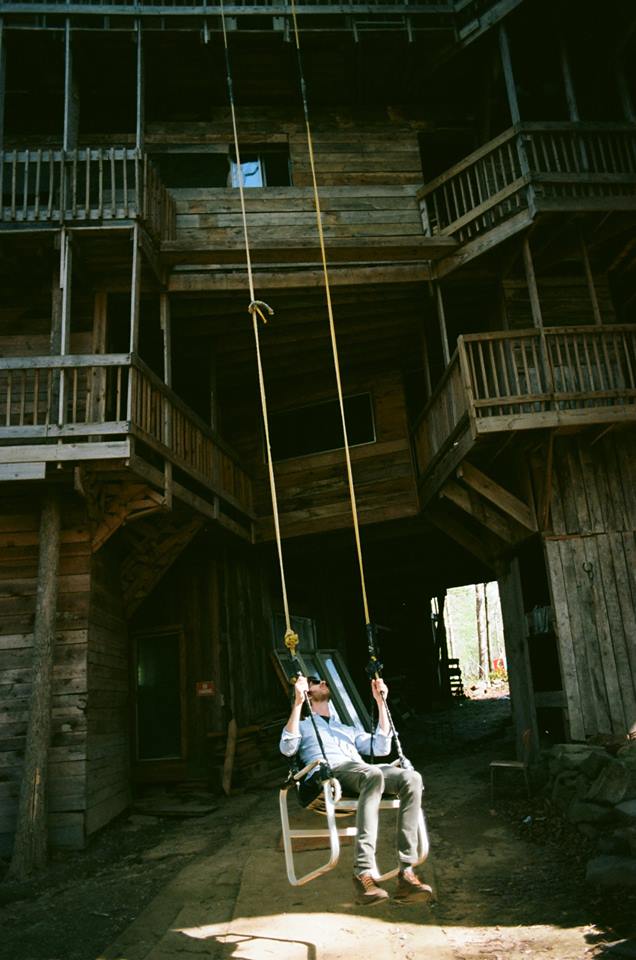 Horace Burgess passou 15 anos construindo sua casa na árvore, que recebia cultos
