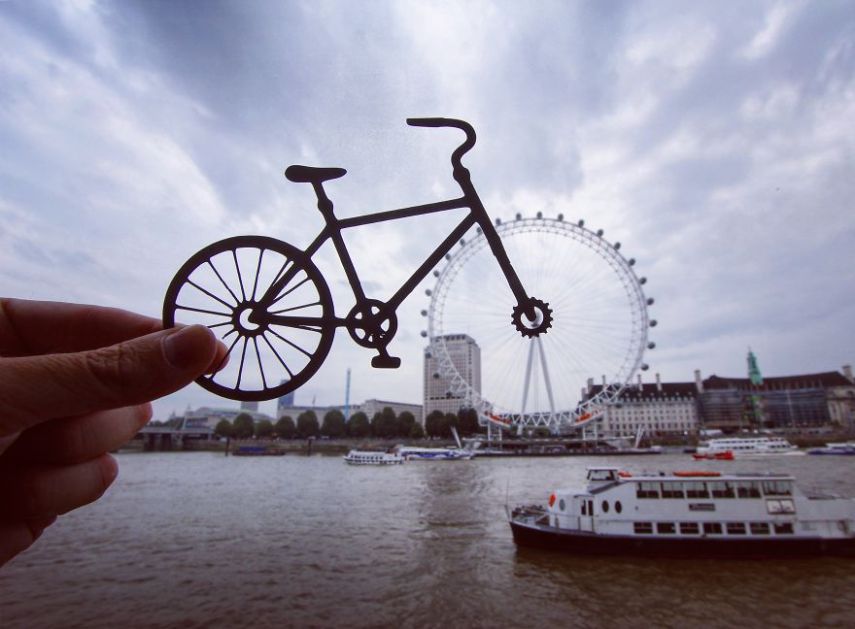 O inglês Rich McCor utiliza recortes de papel para 'transformar' pontos turísticos pela Europa