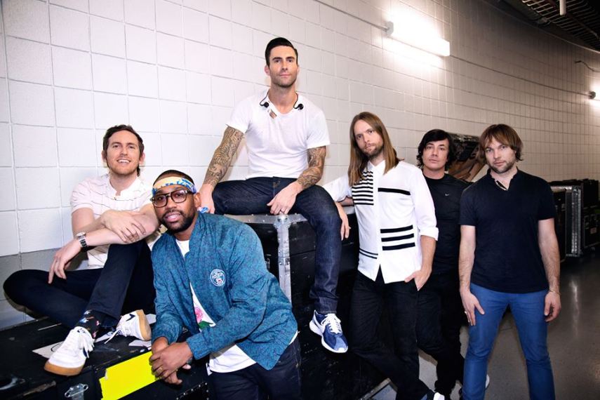 Maroon 5, entre  US$ 350 mil (R$ 1.374 milhão) e US$ 499.999 (R$ 1.964 milhão).