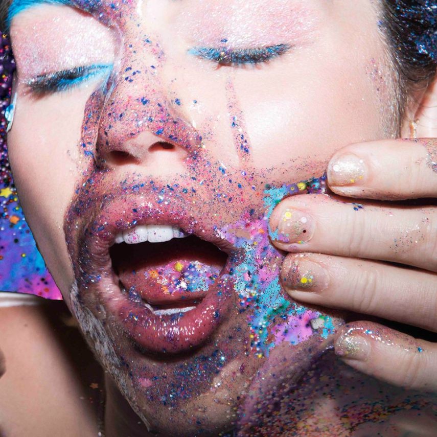 Miley Cyrus, US$ 1 milhão (R$ 3,94 milhões) e  US$ 1,5 milhã0 (R$ 5,92 milhões). 