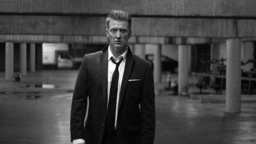 Queens of the Stone Age, entre US$ 250 mil (R$ 980) e US$ 349.999 (R$ 1.373 milhão).
