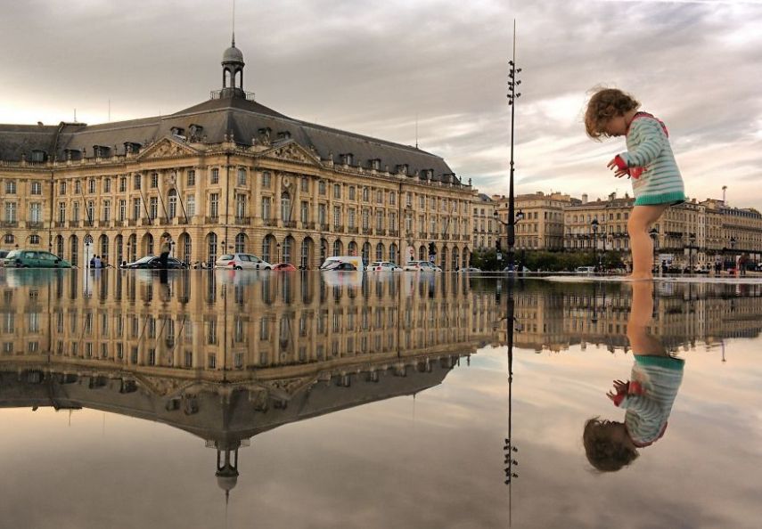 O fotógrafo Guido Gutiérrez Ruiz clica reflexos em poças d'água